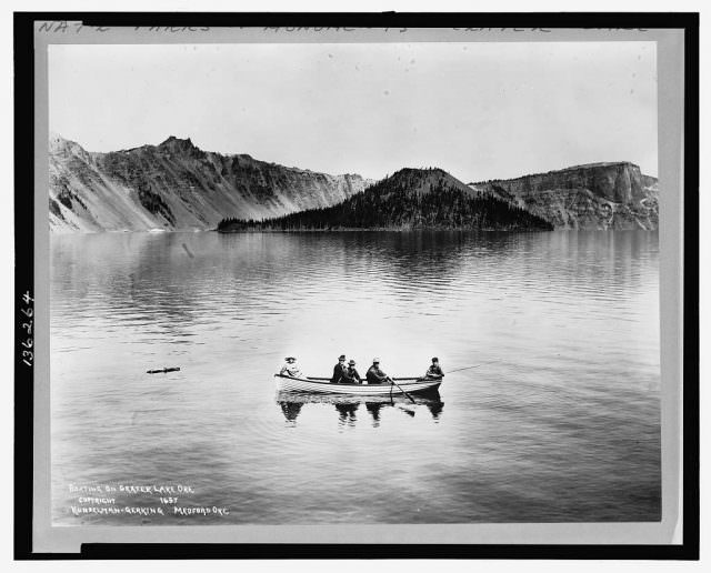 Read more about the article Boating on Crater Lake, Nov 1912