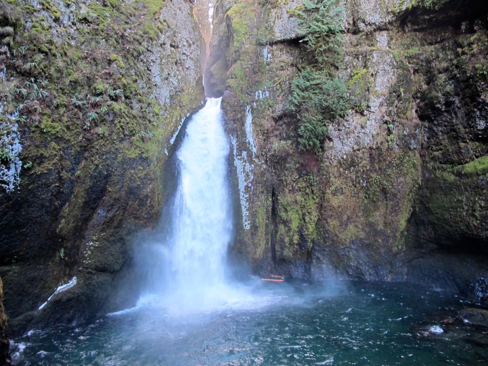 Read more about the article Wahclella Falls Loop Hike